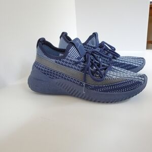 6.5 EUC Women's Blue Danskin Lace up Sneaker